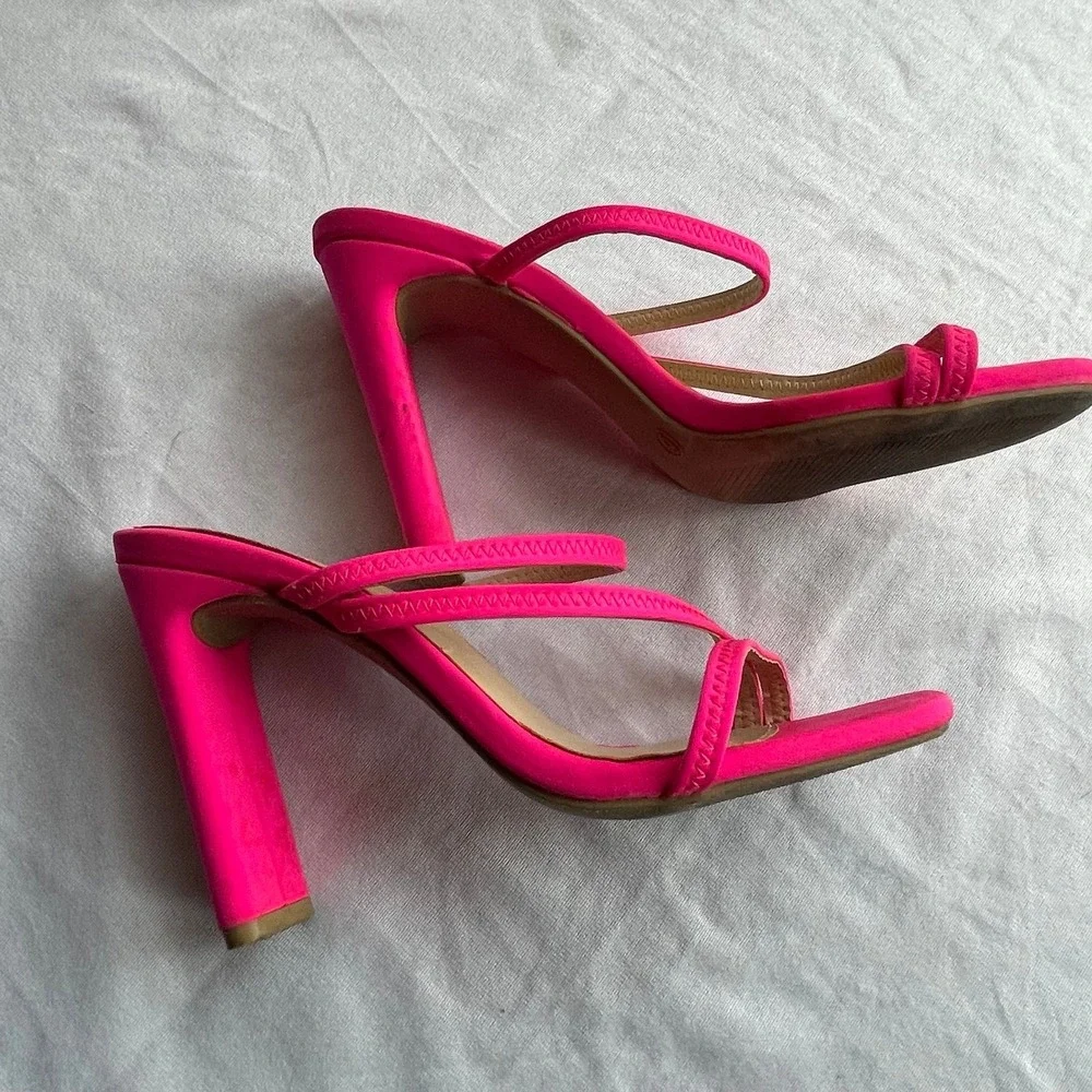 Hot Pink strappy sandals size‎ 6 Wild Diva Barbie Spring Vacation Resort